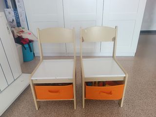 Mesa y sillas infantiles de madera
