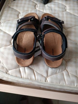 Sandalias Marrones y Negras