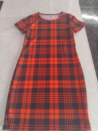 Vestido de cuadros rojo y negro