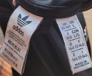 Chaqueta Adidas Negra con Rayas Tricolor, talla 14