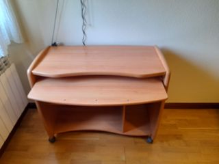 Escritorio de madera para ordenador