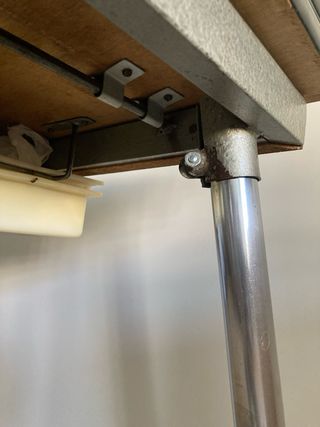 Mesa cocina vintage verde menta y dos taburetes