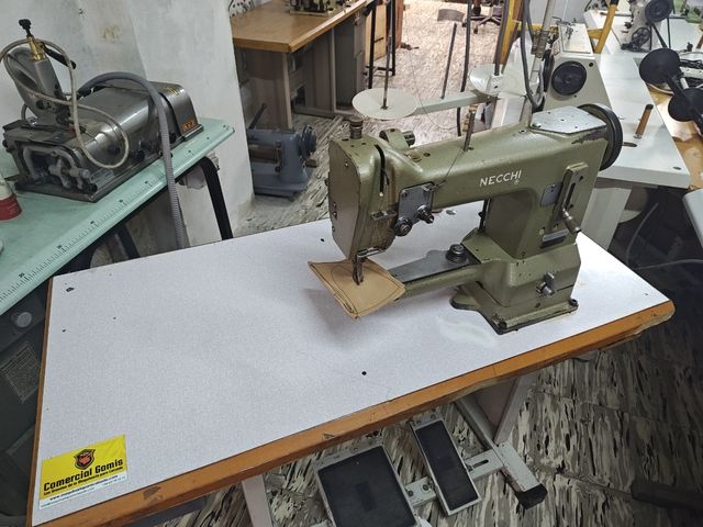 Máquina de coser Nechi triple arrastre