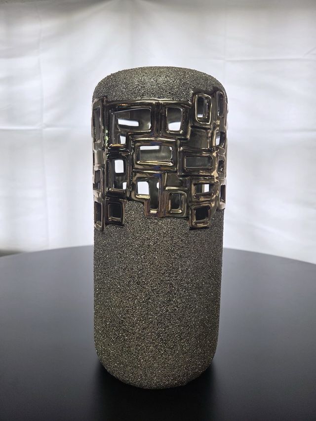 Vaso in ceramica con glitter dorati e grigi