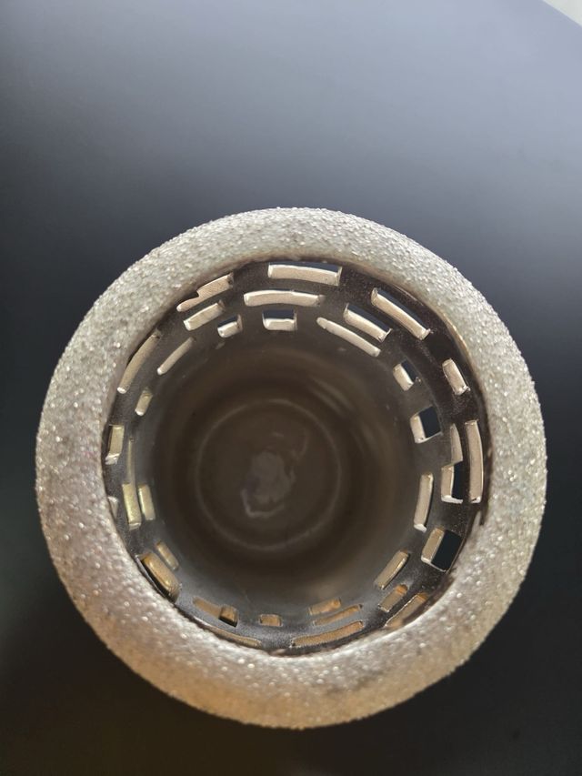 Vaso in ceramica con glitter dorati e grigi