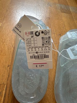 Chanclas azules transparentes Zara