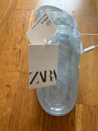 Chanclas azules transparentes Zara