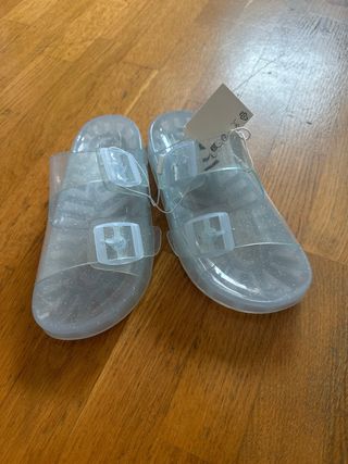 Chanclas azules transparentes Zara