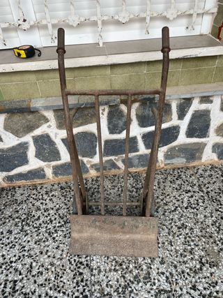 Carretilla de mano antigua