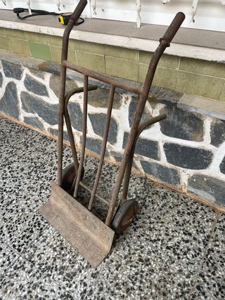 Carretilla de mano antigua