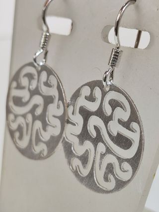 Pendientes de plata con diseño calado