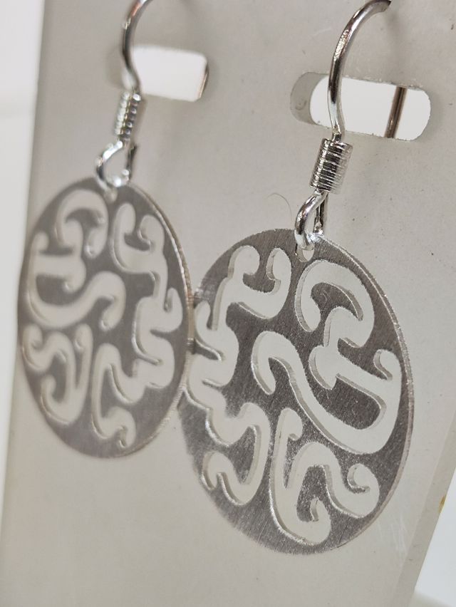 Pendientes de plata con diseño calado