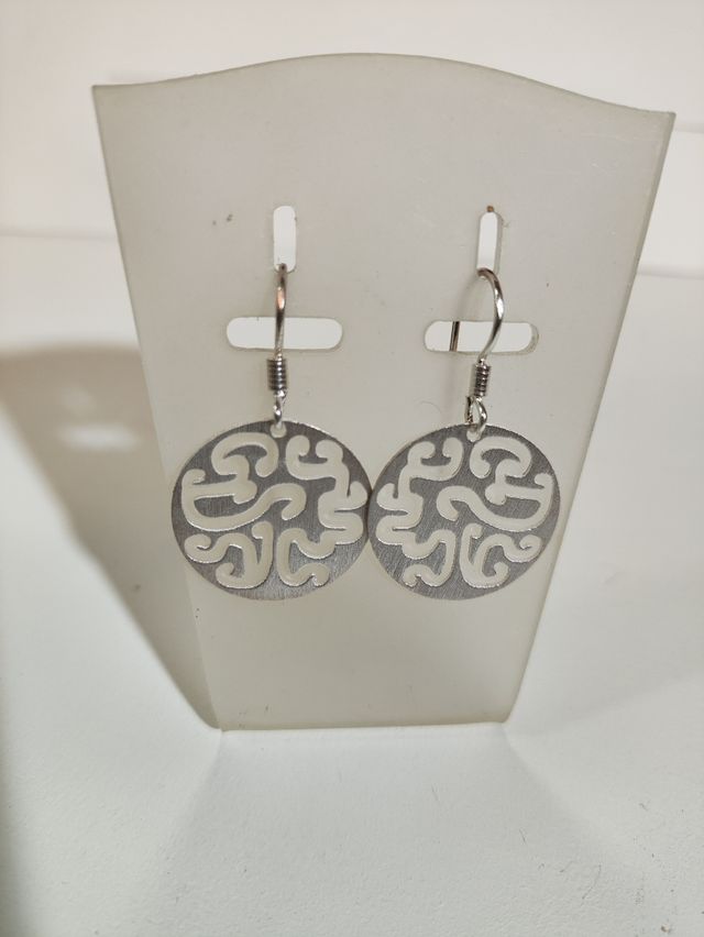 Pendientes de plata con diseño calado