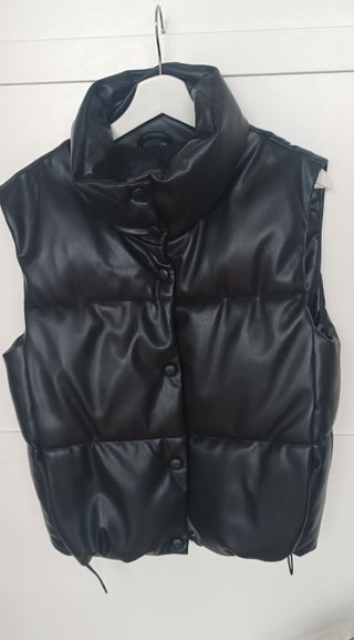 Chaleco Negro Puffer Cuello Alto