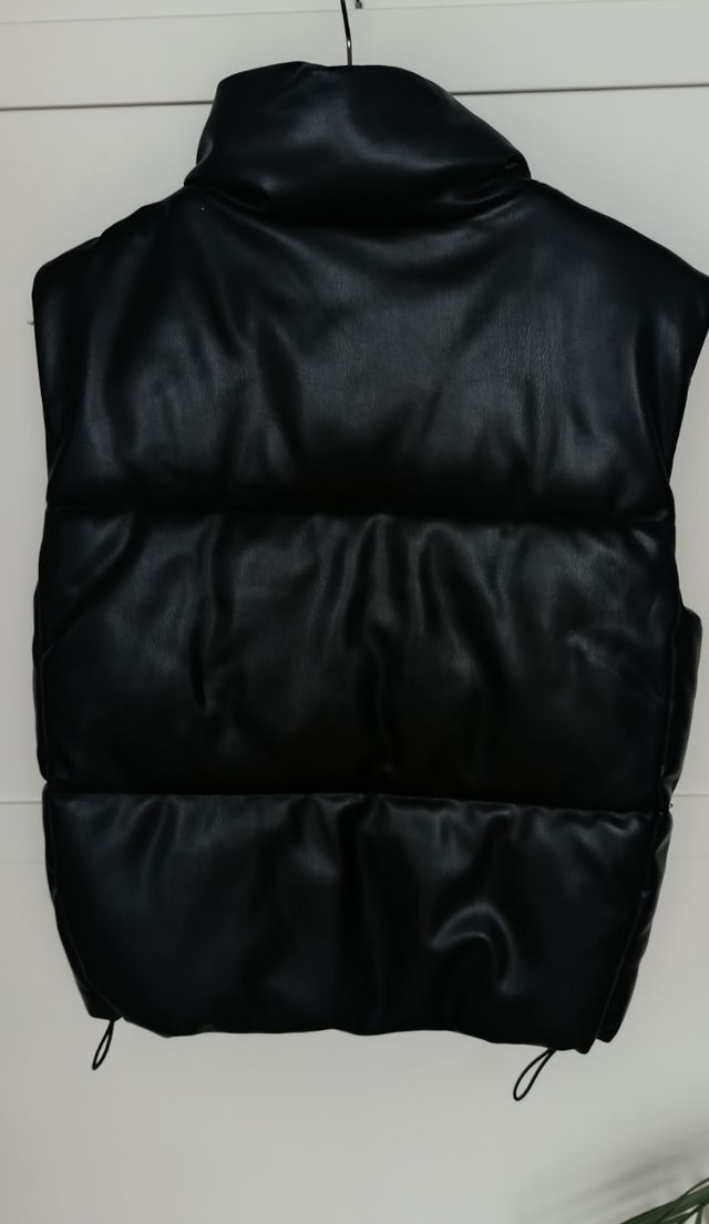 Chaleco Negro Puffer Cuello Alto