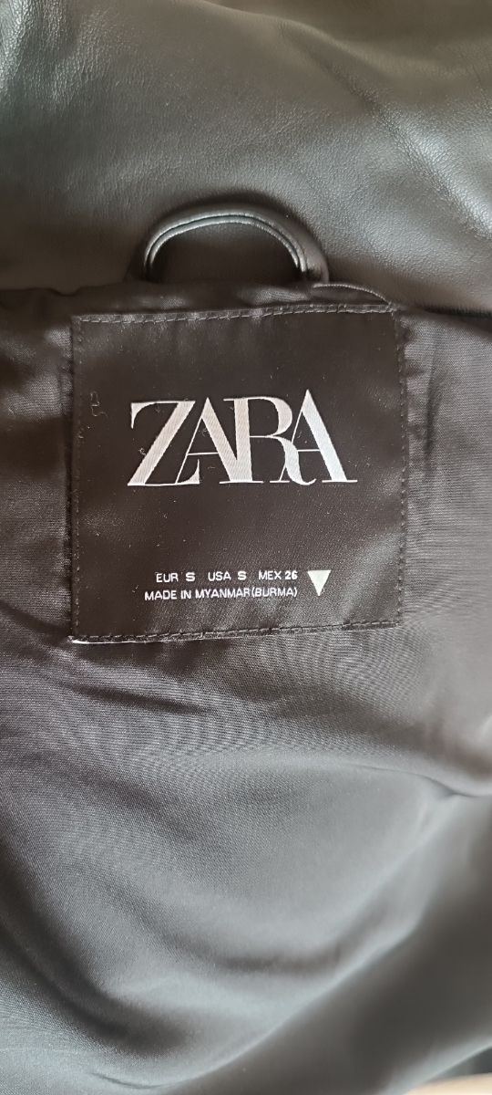 Chaleco Negro Puffer Cuello Alto