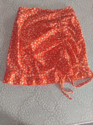 Falda floral rojo con cordones