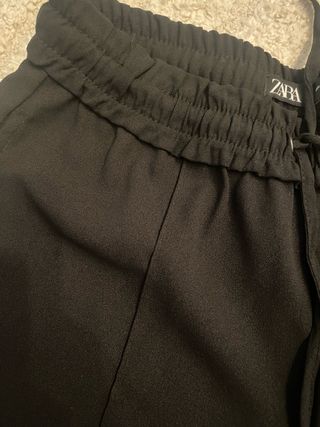tres pantalones de Zara y H&M