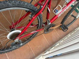 Bicicleta de montaña roja
