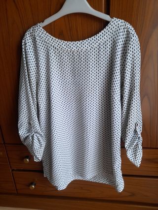 Blusa estampada azul y blanco