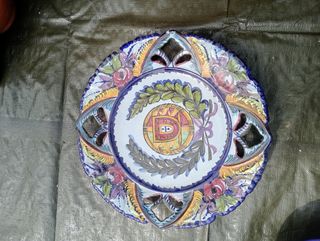 Plato decorativo de cerámica pintado a mano