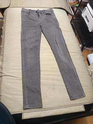 Pantalón niño tejano Zara
Talla 11/12