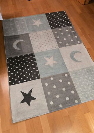 Alfombra infantil estrellas y lunas gris