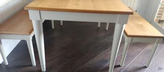 Conjunto mesa y 2 bancos madera