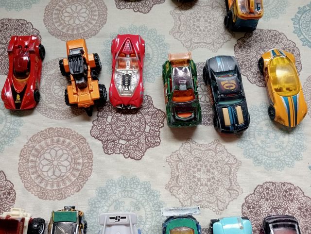 Coches Hot Wheels y pista Monster Jam