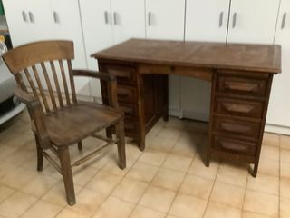 Escritorio classico y Silla de Madera a conjunto