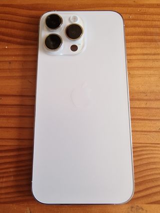 iPhone 14 Pro Max y Apple Watch 3