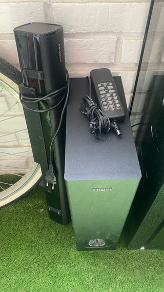 Subwoofer y Barra de Sonido Creative para TV