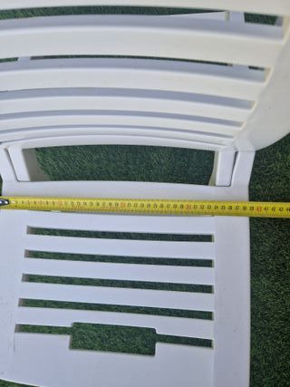 Silla plegable blanca de plástico