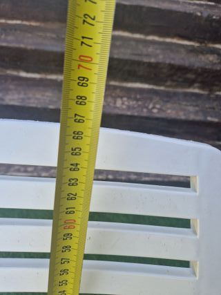 Silla plegable blanca de plástico