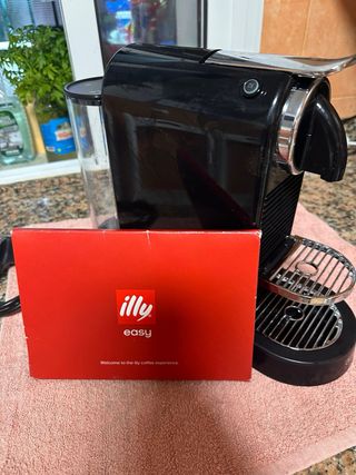 Cafetera Nespresso Negra