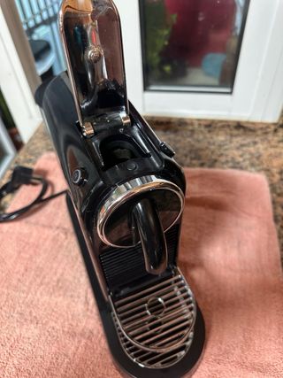 Cafetera Nespresso Negra