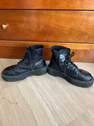 Botas estilo Dr. Martens Negras