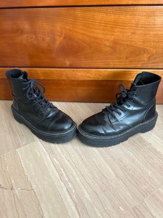 Botas estilo Dr. Martens Negras