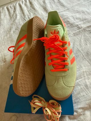 Zapatillas Adidas Gazelle Verde y Naranja
