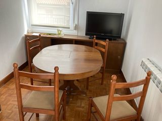 Mesa de comedor extensible  redonda y 4 sillas