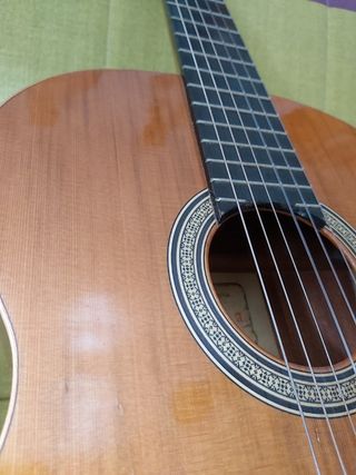 Guitarra española Alhambra 2C (1984)