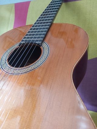 Guitarra española Alhambra 2C (1984)