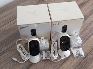 Pack 2 Cámaras Arlo Essential Indoor 2da Gen