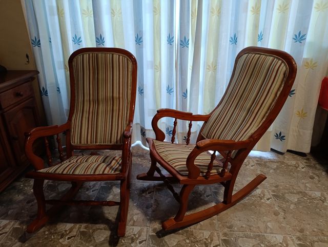 Dos Mecedoras estilo Provenzal Madera