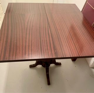 Tavolo da gioco elevabile vintage in legno. 