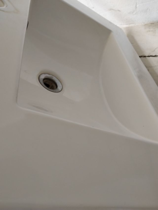 Lavandino rettangolare in porcellana bianca