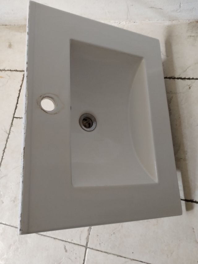 Lavandino rettangolare in porcellana bianca