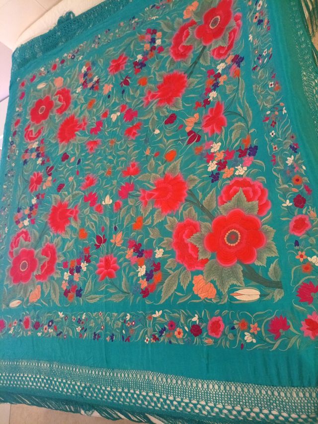 Mantón de Manila Turquesa Bordado Flores