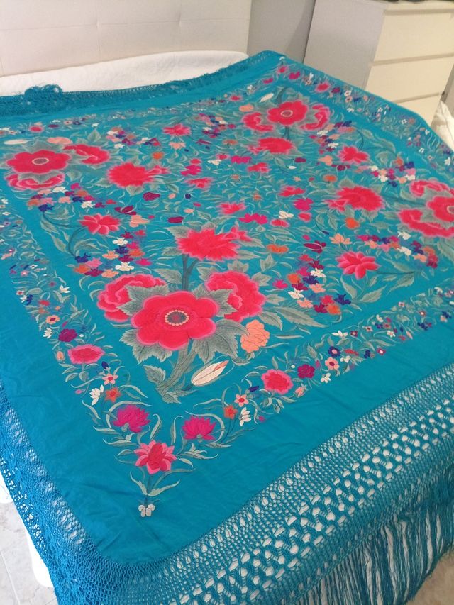 Mantón de Manila Turquesa Bordado Flores