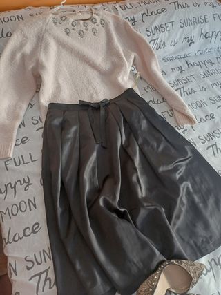 Conjunto Falda Gris y Jersey Rosa